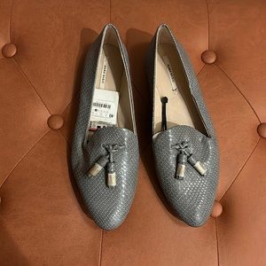 Zara Gray Textured Loafers
